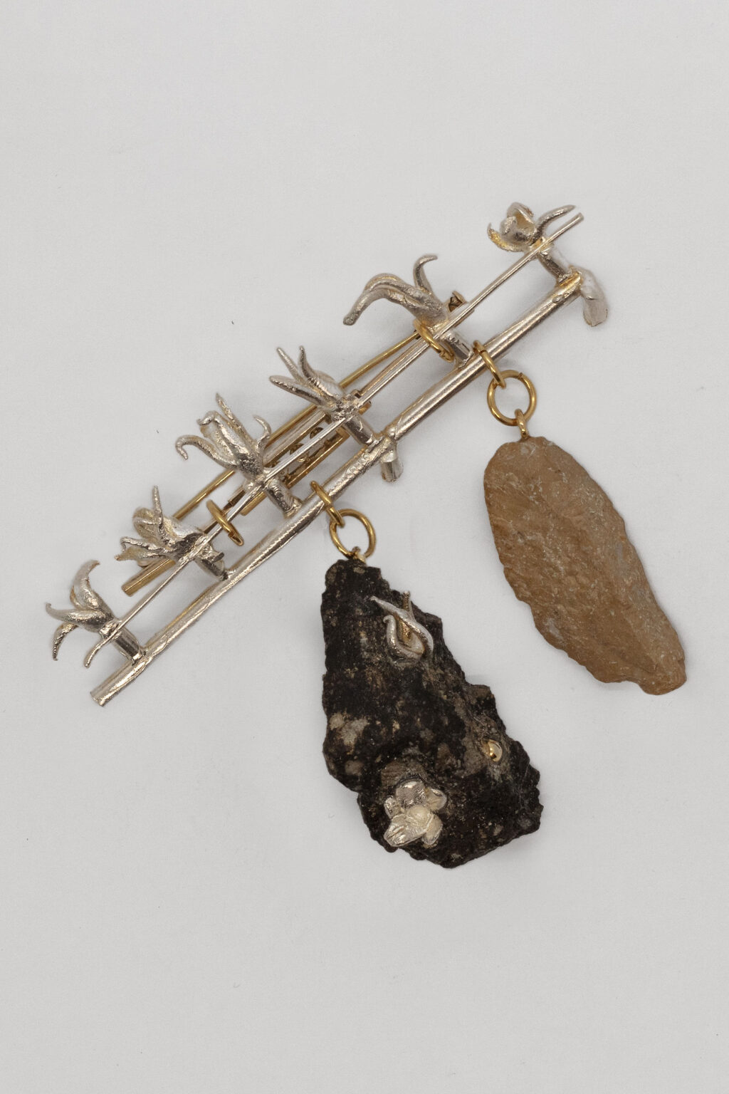 Broach 00025