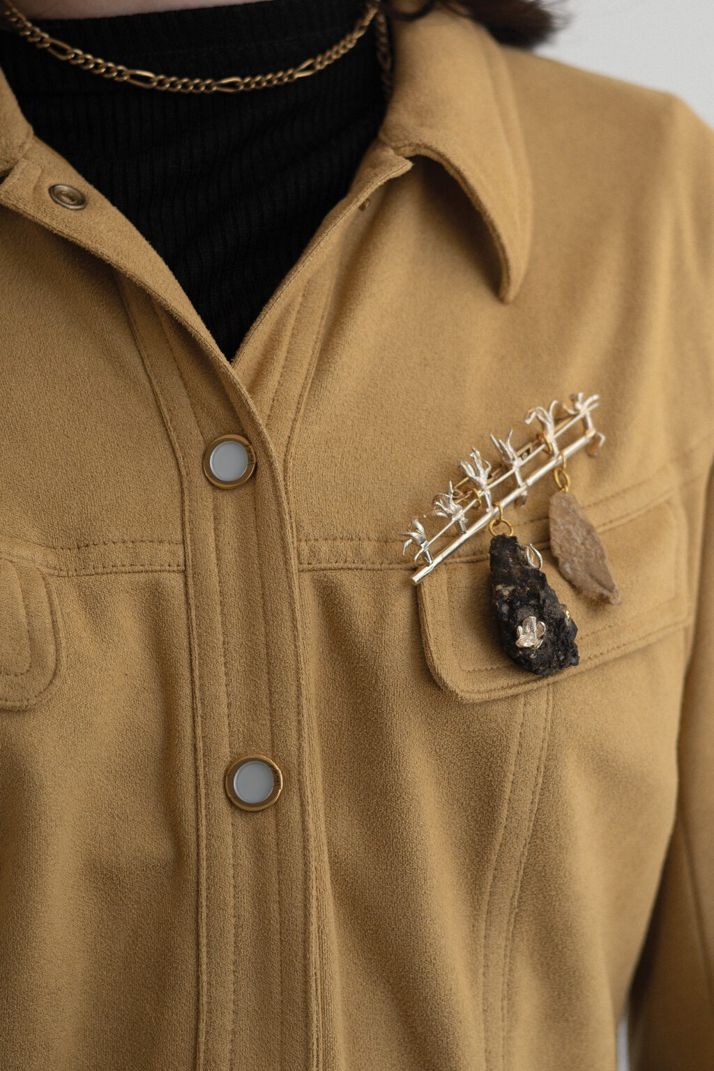 Broach 00025 — view 4