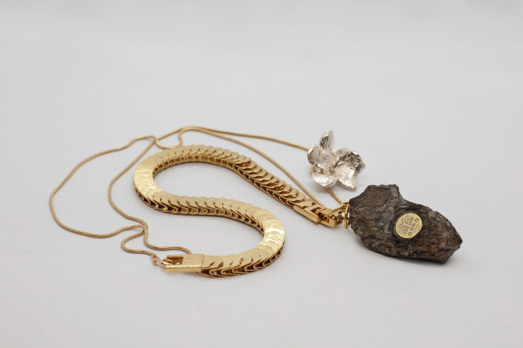 Collar 00026 — view 3